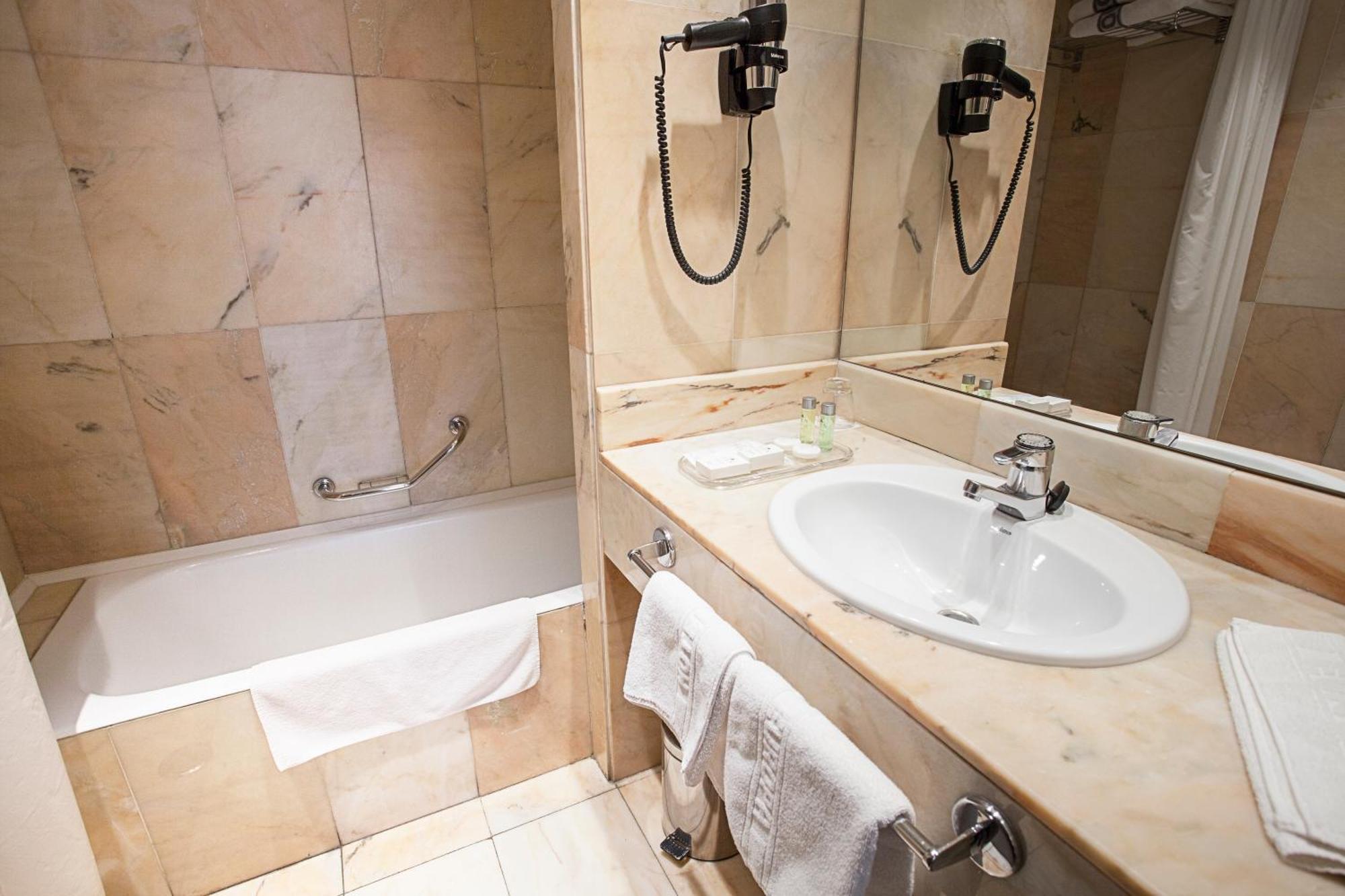 Double or Twin Room with Balcony,1542631099:JPEG